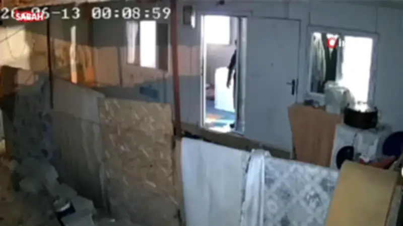 Gaziantep Nurdağı'nda 4.6 Büyüklüğünde Deprem: Güvenlik Kameralarına Yansıyan Anlar