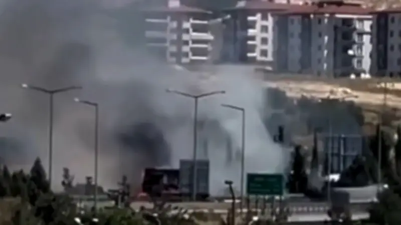 Gaziantep'te Saman Balyası Yüklü Tırda Yangın