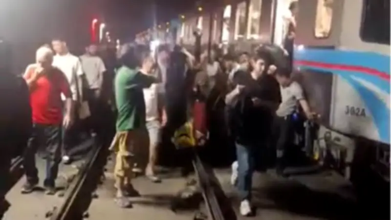 Gaziosmanpaşa'da Trafo Yangını Tramvay Seferlerini Durdurdu