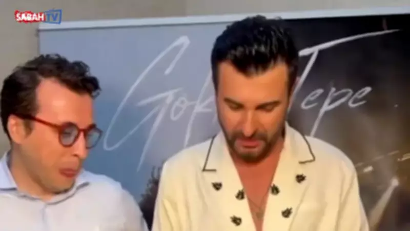 Gökhan Tepe 30. yıl konserinde eski kasetlerini gösterdi