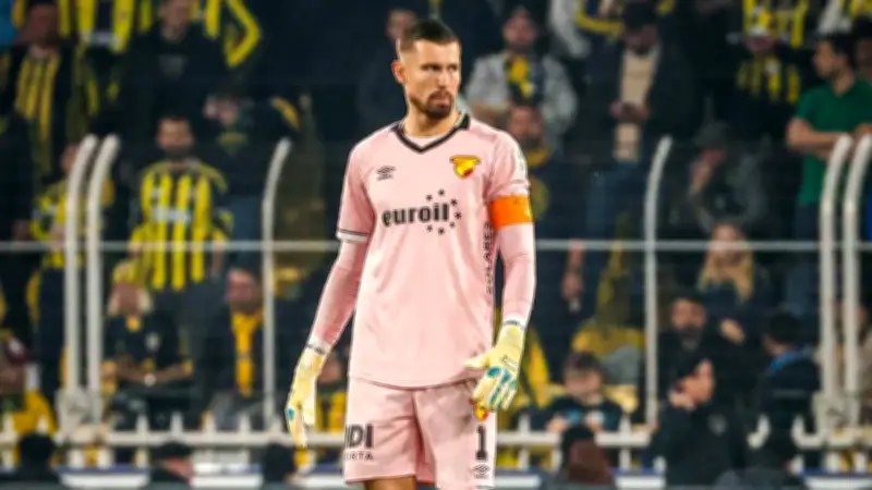 Göztepe'nin Polonyalı kalecisi Mateusz Lis, Lech Poznan'a transfer oldu