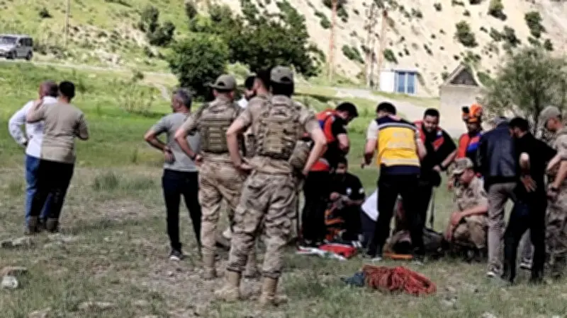 Hakkari'de suya düşen çoban hayatını kaybetti