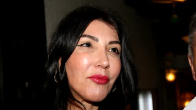 Hande Yener'den sağlık iddialarına yalanlama: Lütfen ciddiye almayın