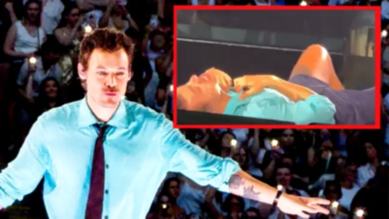 Harry Styles Londra Konserinde Su Boğazına Kaçınca Yere Yığıldı