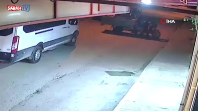 Hatay'da Hırsızlar Motoru Çalıştıramayınca İterek Çaldı