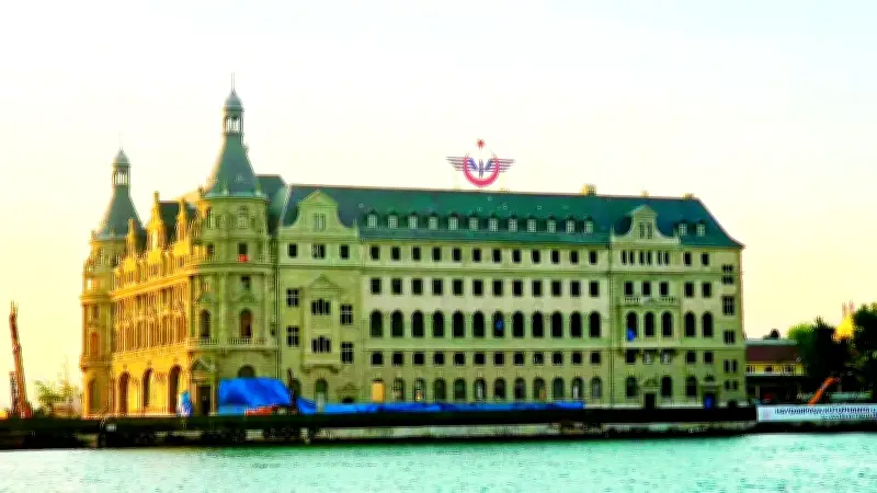 Haydarpaşa Garı'nın Tarihi Cepheleri Restore Edildi
