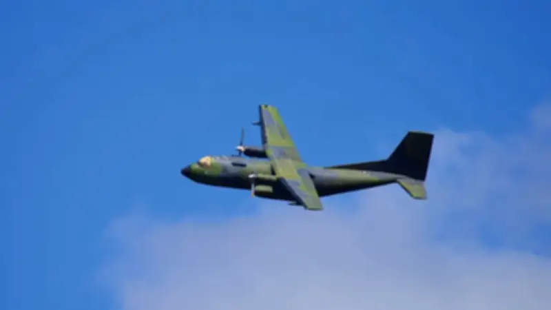 Hindistan'da AN-32 tipi nakliye uçağı düştü, alev aldı