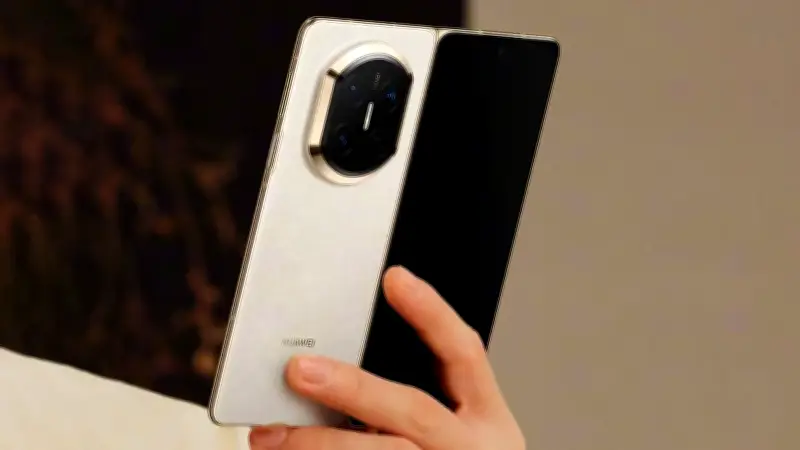 Huawei'nin Yeni Amiral Gemisi 16:10 Ekran ve 7000 mAh Batarya ile Geliyor