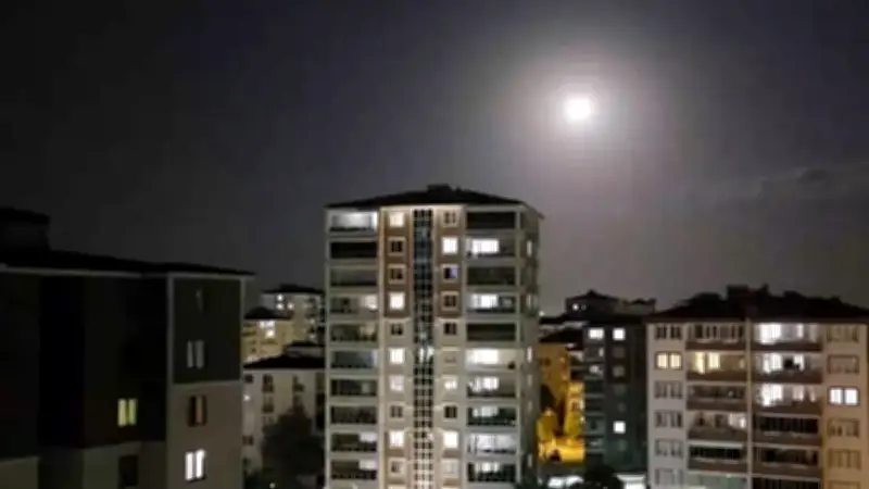 Çilek Dolunayı Edirne Semalarında Görsel Şölen Sundu
