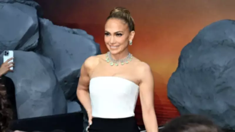 Jennifer Lopez Makyajsız Haliyle Şaşırttı: Doğal Güzelliğiyle Herkesi Büyüledi