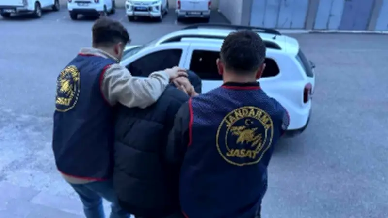 Kars'ta JASAT Operasyonu: 42 Yıl Hapis Cezasıyla Aranan Hükümlü Yakalandı