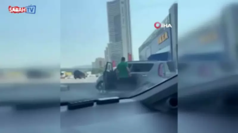 Kartal'da maddi hasarlı kaza sonrası kavga: O anlar kamerada