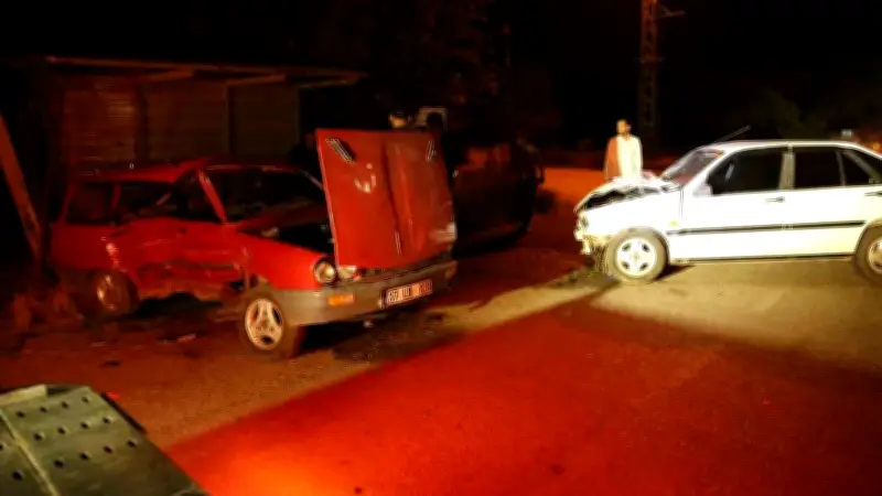 Kastamonu'da İki Otomobil Çarpıştı: 4'ü Çocuk 8 Yaralı