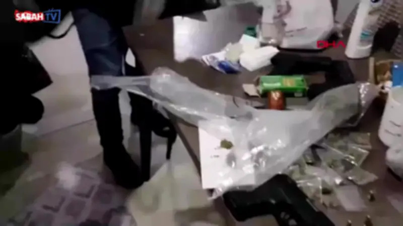 Kağıthane'de 'aile evi' görünümlü zula evi: Uyuşturucu ve silah operasyonu