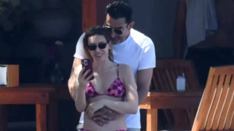 Kenan İmirzalıoğlu ve Sinem Kobal Bodrum'da Romantik Tatil