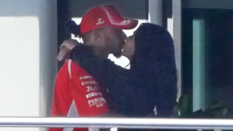 Kim Kardashian'dan Lewis Hamilton'a Monaco'da Öpücüklü Kutlama