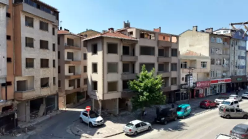 Kocaeli Gebze'de 22 riskli bina yerinde dönüştürülecek: İlk yıkım yapıldı
