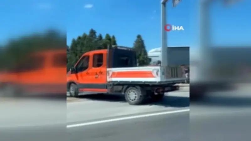 Kocaeli Kartepe'de Panelvan Tabelaya Çarptı: 1 Ölü, 2 Yaralı