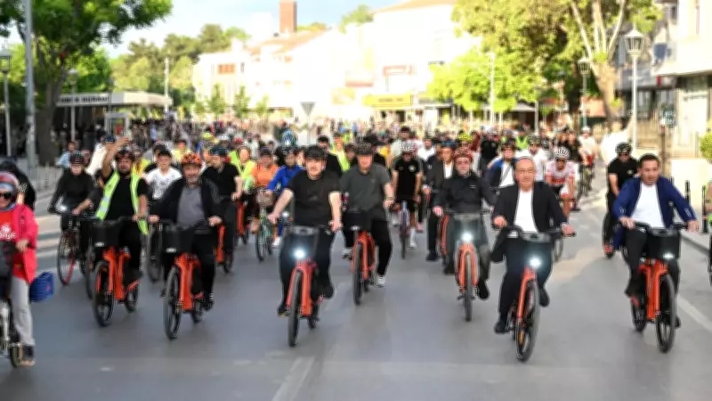 Konya'da binlerce bisikletsever aynı anda pedal çevirdi