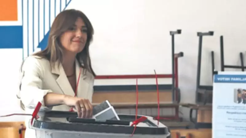 Kosova'da genel seçim: Kurti önde, koalisyon zor görünüyor
