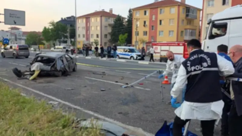 Kütahya'da feci kaza: 1 ölü, 2 yaralı