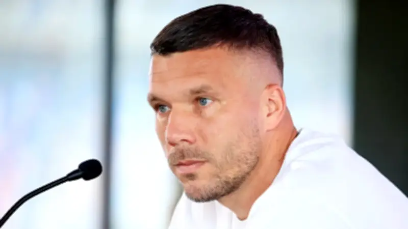 Lukas Podolski Fenerbahçe eşleşmesi sonrası emeklilik kararını değiştirdi!