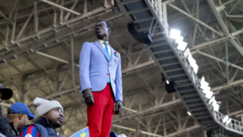 Lumumba pozuyla tanınan taraftar Mboladinga, 2026 Dünya Kupası'nda tribünde