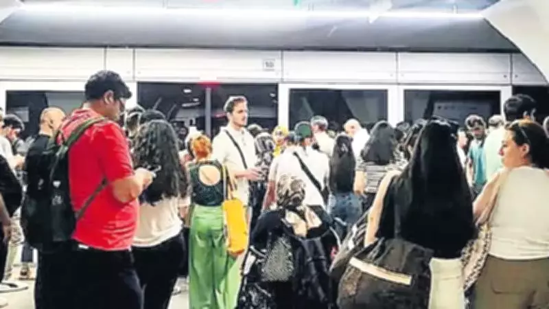 M7 Metro Hattı'nda Arıza: Yolcular Tünelde Yürüdü
