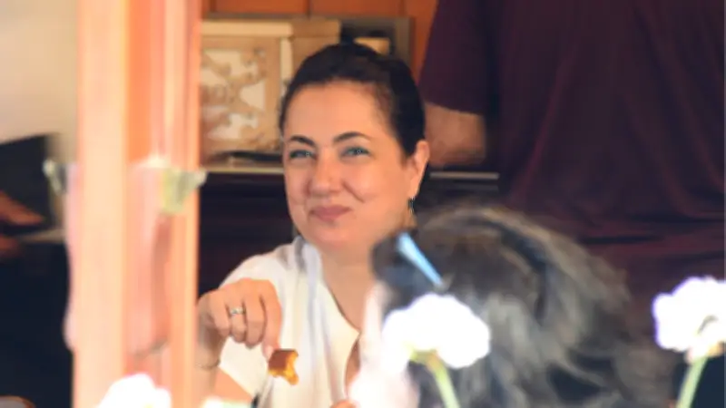 Meltem Cumbul Arnavutköy'de Yemek Yerken Görüntülendi: Tesadüfe Bak