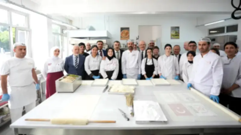 Meslek Lisesinde Baklava Dersi: Geleneksel Tatlı Okul Sıralarında
