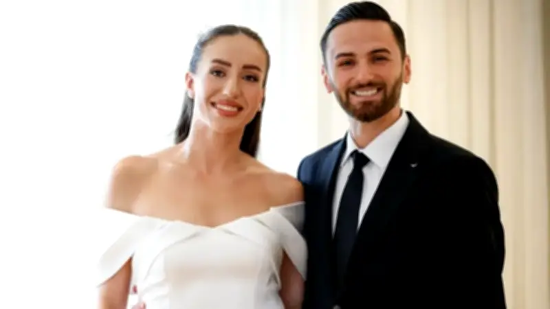Milli voleybolcu Sıla Çalışkan ve Emre Yanık Çeşme'de tatil keyfi