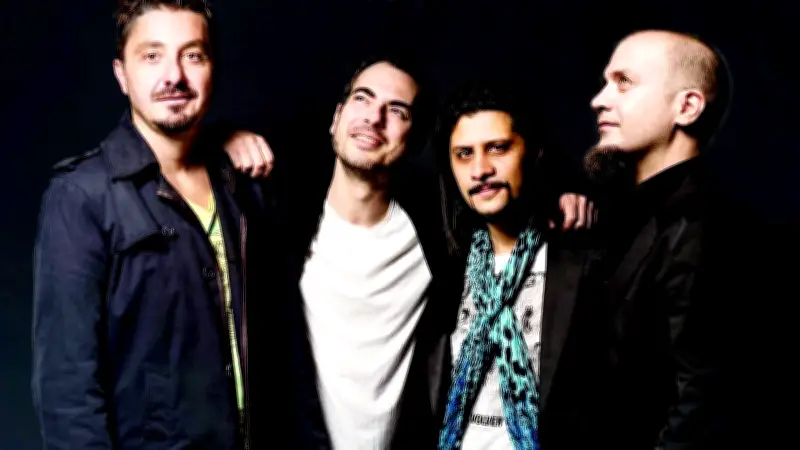 Mor ve Ötesi'nden ENKA Açıkhava'da Unplugged Konser
