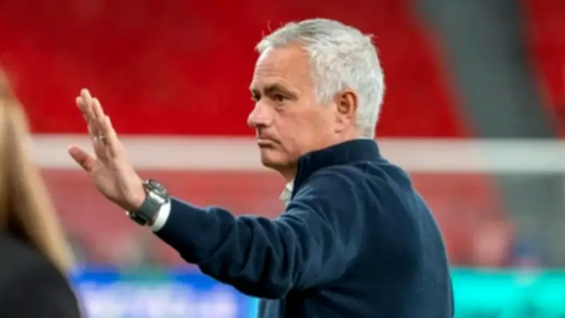 Mourinho, Benfica'dan Ayrıldığını Resmen Açıkladı