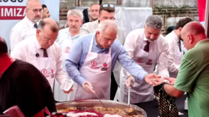 Mısır Çarşısı'nda 20 Bin Kişilik Aşure İkramının 30. Yılı