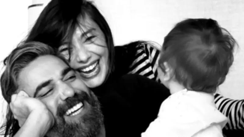Neslihan Atagül ve Minik Aziz Pazar Keyfinde! Anne-Oğul Rutini Devam Ediyor