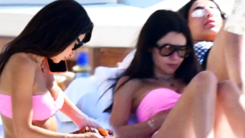 Nesrin Cavadzade Bodrum'da Tek Başına Güneşlenirken Görüntülendi