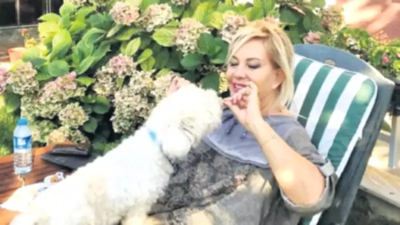 Ünlü İsimden Köpeğiyle Samimi Poz