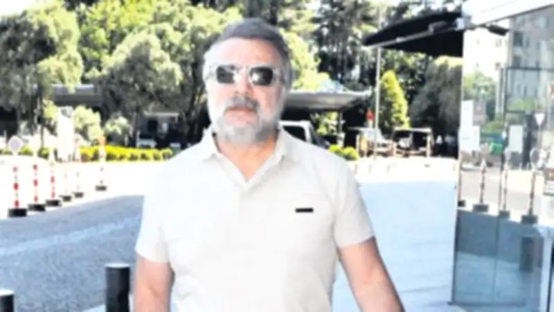 Oktay Kaynarca AVM'de Alışveriş Yaptı, Hayranlarıyla Fotoğraf Çektirdi