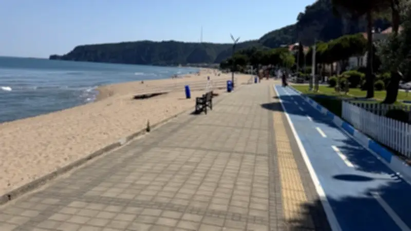 Okullar Tatil Olunca İnkumu Sahili'ne Akın: 32 Kişi Boğulma Tehlikesi Geçirdi