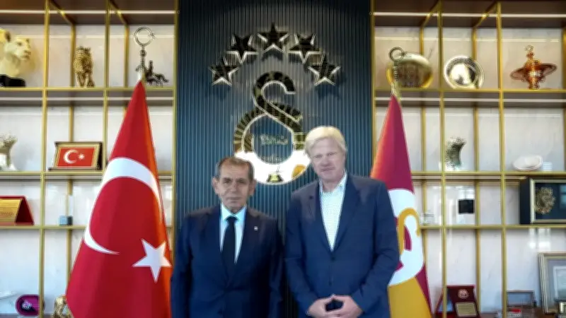 Oliver Kahn'dan Galatasaray'a ziyaret: Dursun Özbek ile görüştü