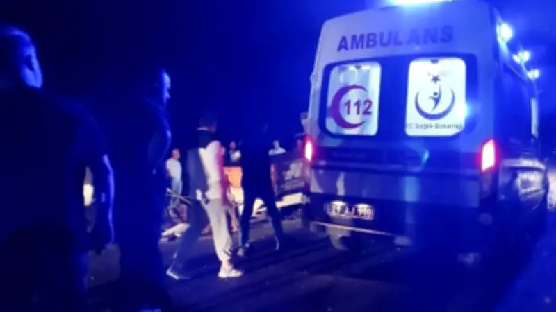 Çorum'da kamyon traktöre çarptı: 1 ölü, 2 yaralı