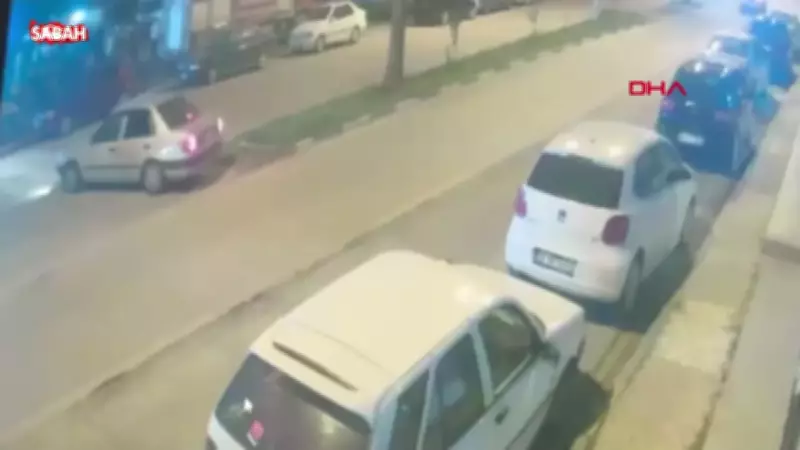 Osmaniye'de İki Otomobil Çarpıştı: 3 Yaralı, Kaza Anı Kamerada