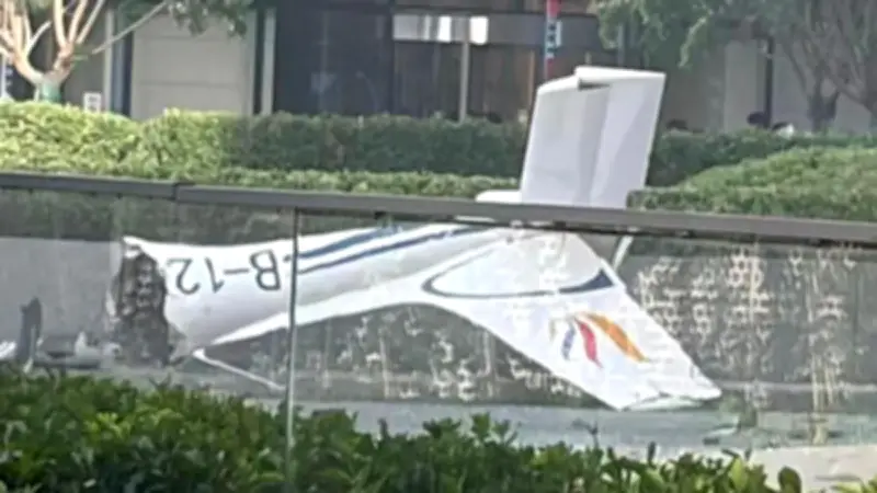 Pekin'in En Yüksek Gökdeleni Citic Tower'a Uçak Çarptı: Pilot Öldü, 13 Yaralı