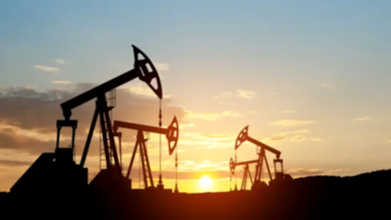 Petrol fiyatları savaş öncesi seviyelere geriledi: Brent 72,83 dolar