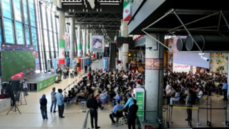 İranlılar Dünya Kupası'nda Mısır Maçını Toplu İzledi