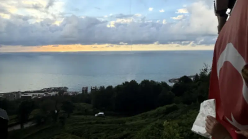 Rize'de sağanak sonrası denizde hortum oluştu: Üç ilçeden görüldü