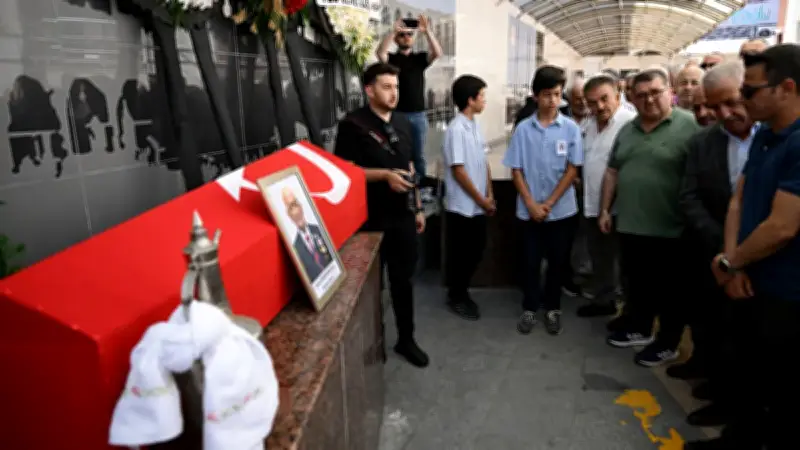 Sabah yazarı Okan Müderrisoğlu'nun Kıbrıs gazisi babası Düzce'de son yolculuğuna uğurlandı