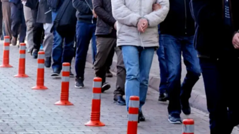Samsun'da Uyuşturucu Operasyonu: 6 Şüpheli Yakalandı, 833 Gram Sentetik Madde Ele Geçirildi