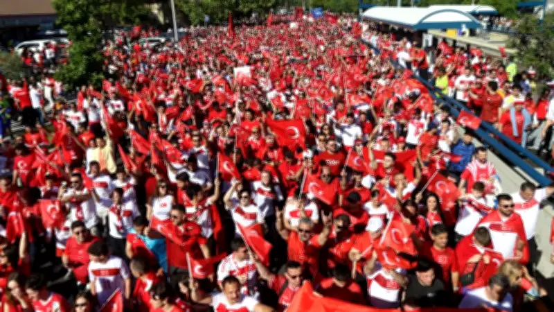 San Francisco'da Türk coşkusu! Binlerce taraftar Paraguay maçı öncesi kırmızı-beyaza boyadı