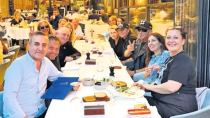 Scorpions Türk Mutfağına Hayran Kaldı: Levrek Tandır ve Mezelerle Unutulmaz Gece